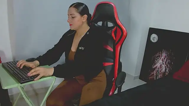 Noamartin  online show from April 14, 2026, 1:11 am