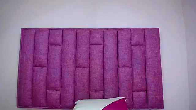 CrushOnMe  online show from October 31, 2025, 7:37 pm