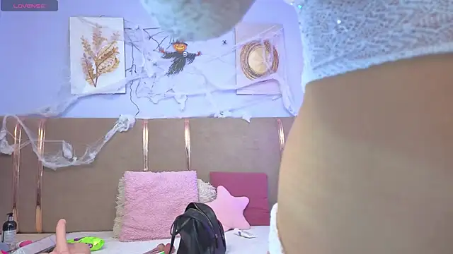 Snapshot of sarah_cruzz_ chatting on October 22, 2025, 12:33 am sarah cruzz online show from October 22, 2025, 12:33 am