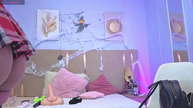 Snapshot of sarah_cruzz_ chatting on October 22, 2025, 11:59 pm sarah cruzz online show from October 22, 2025, 11:59 pm