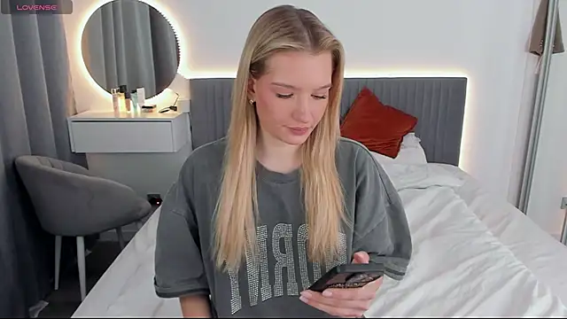 CassieRayss online show from February 11, 2025, 12:16 pm