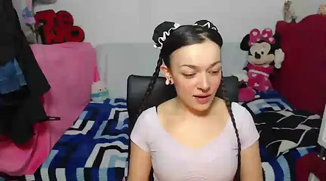 Snapshot of Angela_18honey chatting on January 3, 2025, 4:00 am Angela 18honey online show from January 3, 2025, 4:00 am