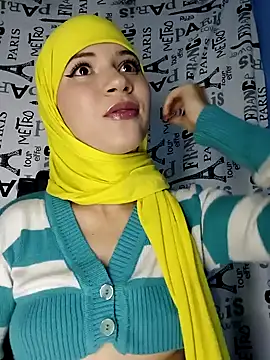 Snapshot of hanaa_18 chatting on December 10, 2024, 2:05 am hanaa 18 online show from December 10, 2024, 2:05 am