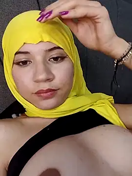 Snapshot of hanaa_18 chatting on March 13, 2025, 11:05 pm hanaa 18 online show from March 13, 2025, 11:05 pm