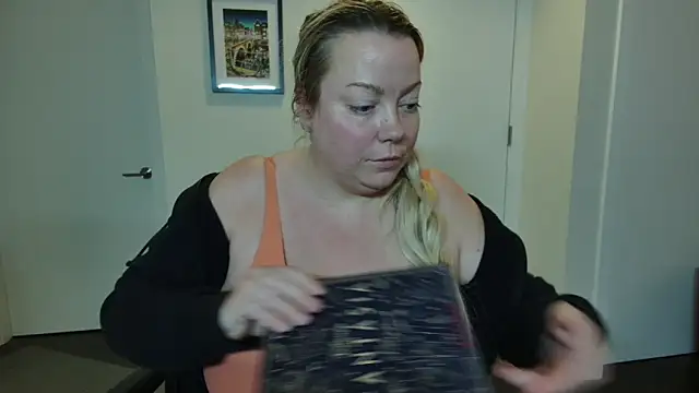 Snapshot of Beauty4AGent chatting on October 2, 2025, 1:56 am Beauty4AGent online show from October 2, 2025, 1:56 am