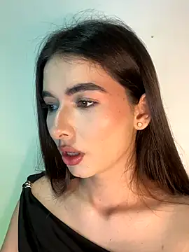 Coralinee 01 online show from November 15, 2025, 12:41 am