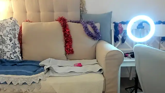 emmita69  online show from December 17, 2024, 6:31 pm