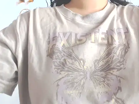 Snapshot of Amara18_ chatting on December 15, 2024, 4:18 am Amara18 online show from December 15, 2024, 4:18 am