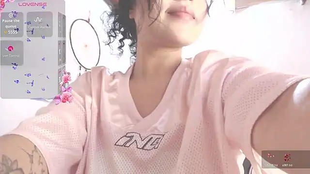 Snapshot of Amara18_ chatting on November 8, 2025, 6:02 am Amara18 online show from November 8, 2025, 6:02 am