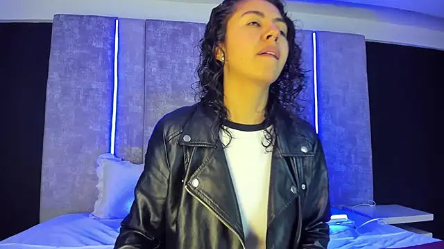 Amareto  online show from April 18, 2026, 12:09 pm