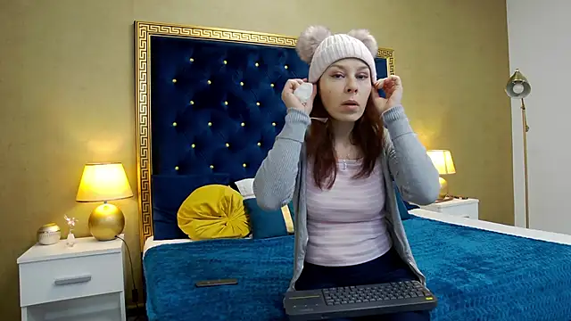 HaileyMoonn online show from December 17, 2024, 4:34 am