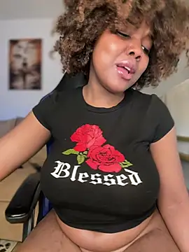 SSEXYBUBBLEBUTT101 online show from December 22, 2024, 3:44 pm