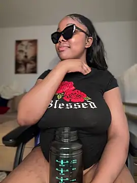 SSEXYBUBBLEBUTT101 online show from December 28, 2024, 9:51 pm
