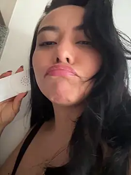 PetitLumiere online show from February 17, 2025, 8:58 pm