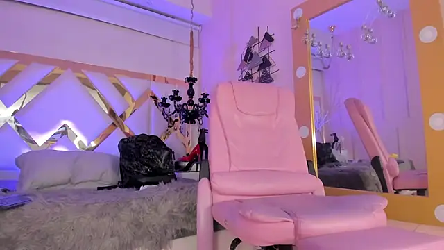 Juliana Saenzz online show from February 5, 2025, 3:31 pm