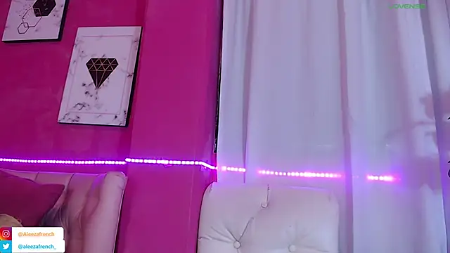 Snapshot of AleezaFrench chatting on December 2, 2024, 2:08 pm AleezaFrench online show from December 2, 2024, 2:08 pm