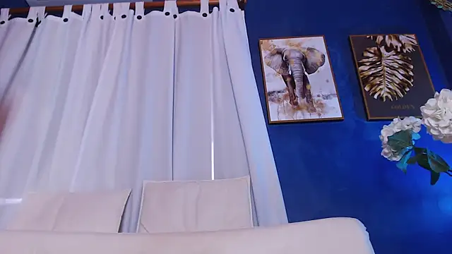 Snapshot of AleezaFrench chatting on December 20, 2024, 1:43 pm AleezaFrench online show from December 20, 2024, 1:43 pm