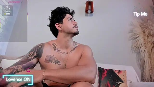 neo dimou  online show from October 15, 2025, 11:43 am