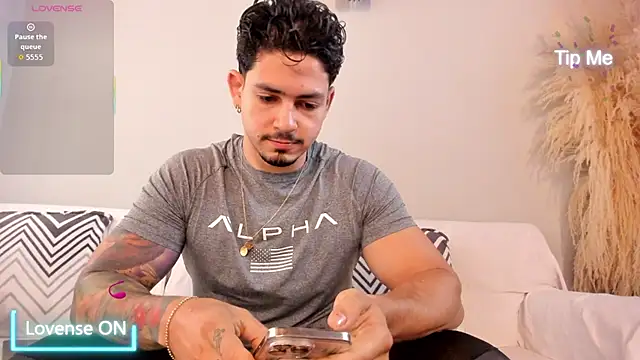 neo dimou  online show from October 28, 2025, 11:36 am