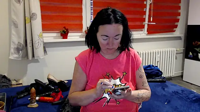Snapshot of Alexie33 chatting on May 26, 2026, 8:10 am Alexie33 online show from May 26, 2026, 8:10 am