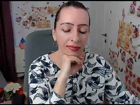 EvelynAngell online show from September 16, 2025, 9:10 am