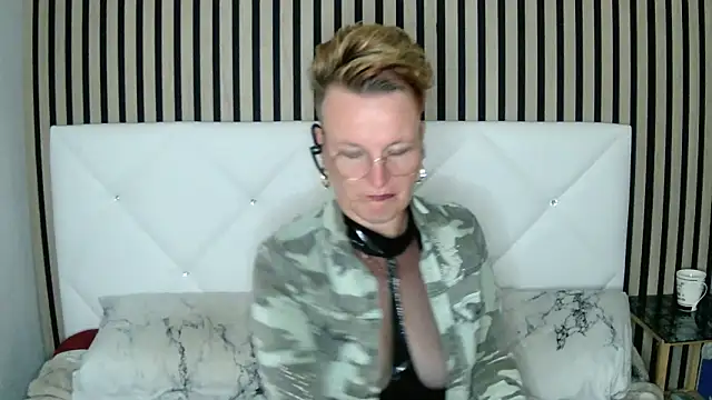 Snapshot of xxNoeliaxx chatting on December 18, 2024, 11:02 am xxNoeliaxx online show from December 18, 2024, 11:02 am