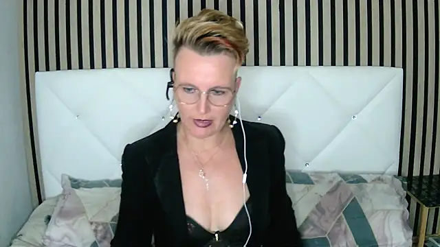 Snapshot of xxNoeliaxx chatting on December 22, 2024, 11:22 am xxNoeliaxx online show from December 22, 2024, 11:22 am