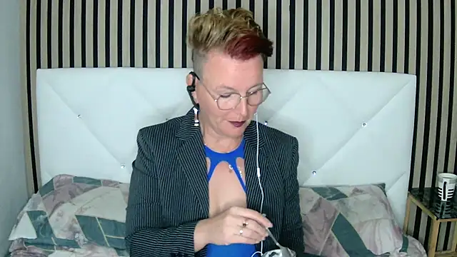 Snapshot of xxNoeliaxx chatting on February 6, 2025, 4:21 am xxNoeliaxx online show from February 6, 2025, 4:21 am