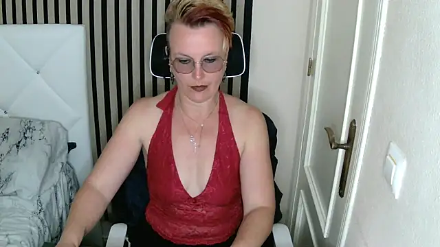 Snapshot of xxNoeliaxx chatting on March 23, 2025, 7:42 am xxNoeliaxx online show from March 23, 2025, 7:42 am