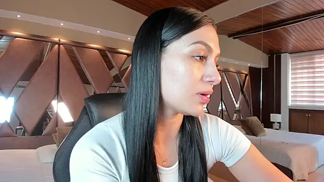 carina rossi online show from October 2, 2025, 12:45 pm