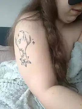 Snapshot of FrancaiseLynne chatting on December 13, 2024, 9:57 am FrancaiseLynne online show from December 13, 2024, 9:57 am