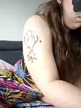 Snapshot of FrancaiseLynne chatting on January 27, 2025, 9:44 am FrancaiseLynne online show from January 27, 2025, 9:44 am