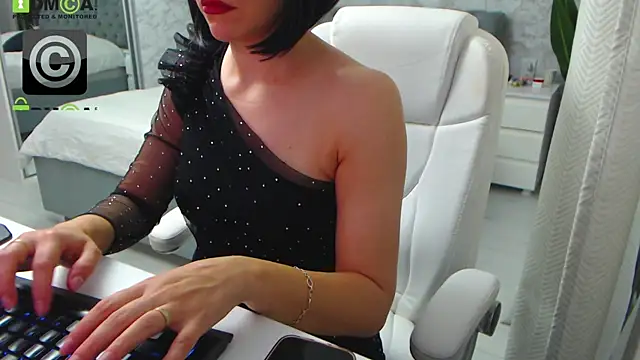 Ellysse  online show from October 7, 2025, 8:44 am