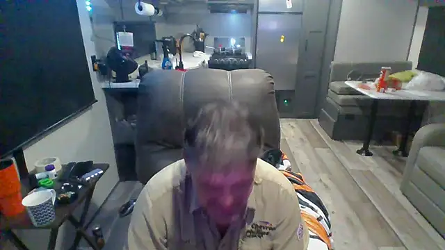 lateniter online show from September 9, 2025, 11:54 am