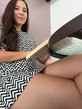 Snapshot of LittleDoll___ chatting on December 22, 2024, 1:33 pm LittleDoll online show from December 22, 2024, 1:33 pm