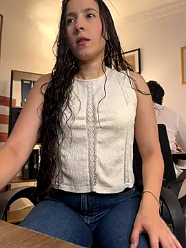 Snapshot of LittleDoll___ chatting on October 3, 2025, 10:18 pm LittleDoll online show from October 3, 2025, 10:18 pm