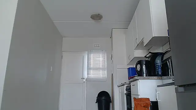 officialkhakes za online show from November 9, 2025, 9:07 am