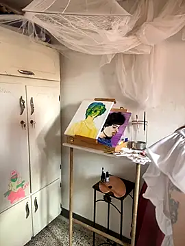 LiliJones  online show from October 1, 2025, 5:08 pm