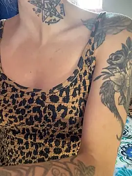 LiliJones  online show from November 21, 2025, 1:32 pm