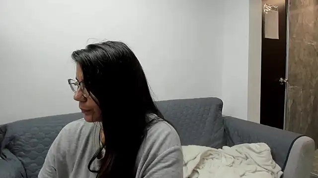 Luna Dumont online show from November 8, 2025, 5:07 am