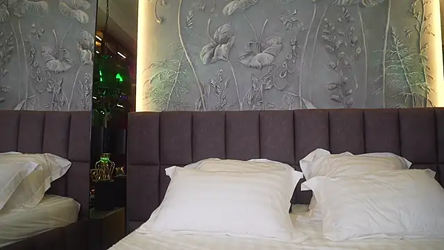 eva fashionista online show from January 13, 2025, 3:56 am