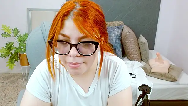 lucie nicolls online show from December 9, 2024, 10:41 pm