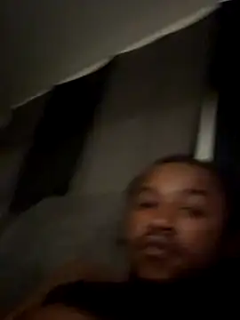 Snapshot of MandingoSlinging chatting on October 24, 2025, 8:33 am MandingoSlinging online show from October 24, 2025, 8:33 am