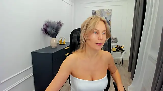 Sinty Devis online show from February 24, 2026, 4:21 am