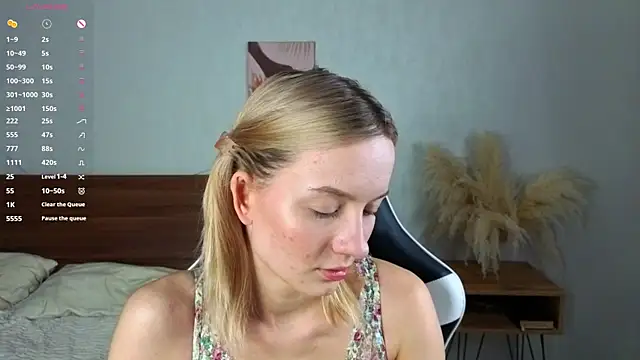 IdaValenti online show from October 10, 2025, 1:04 am