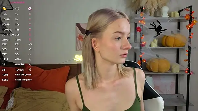 IdaValenti online show from November 6, 2025, 11:04 pm