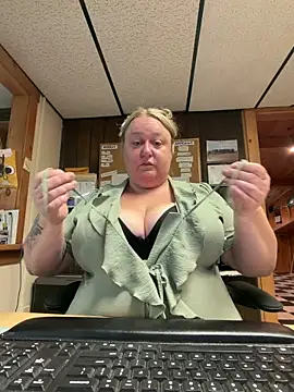 blissful vixen online show from May 13, 2026, 3:09 pm