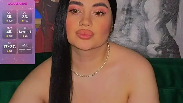 Snapshot of Nikki_Kardashian chatting on December 9, 2024, 10:41 pm Nikki Kardashian online show from December 9, 2024, 10:41 pm