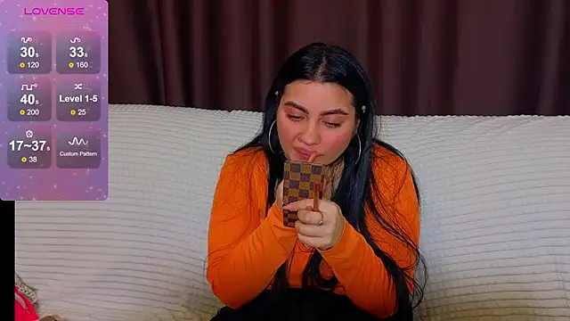 Snapshot of Nikki_Kardashian chatting on February 11, 2025, 10:18 pm Nikki Kardashian online show from February 11, 2025, 10:18 pm