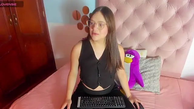  Sarahh 0 online show from February 28, 2025, 1:58 pm